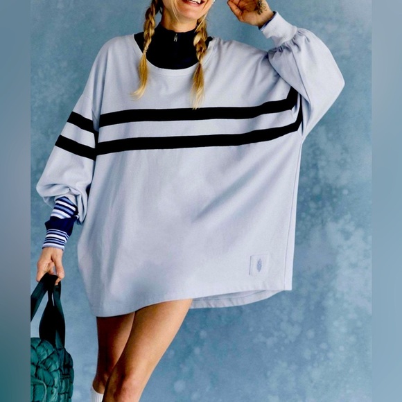 FREE PEOPLE MOVEMENT FP POST UP LAYER TOP ICE GREY STRIPED OVERSIZED MED NWOT - Picture 1 of 13